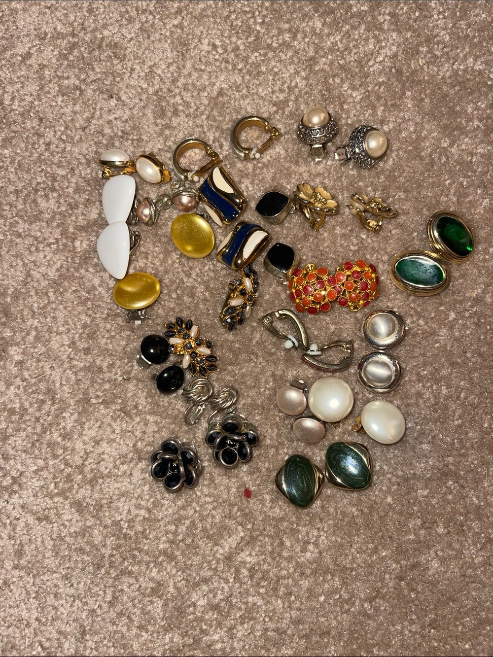 20 pairs Clip Earrings in Gold, Green, Black, Navy, White and Pearl Tones